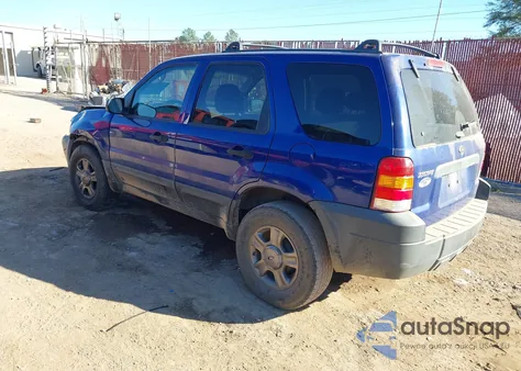 2005 Ford Escape Xls z USA, uszkodzony, nr VIN 1FMYU02Z85KD28650